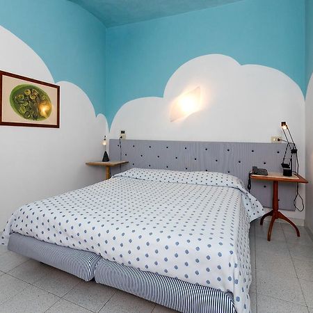 Hotel Il Falchetto Понтедера Экстерьер фото