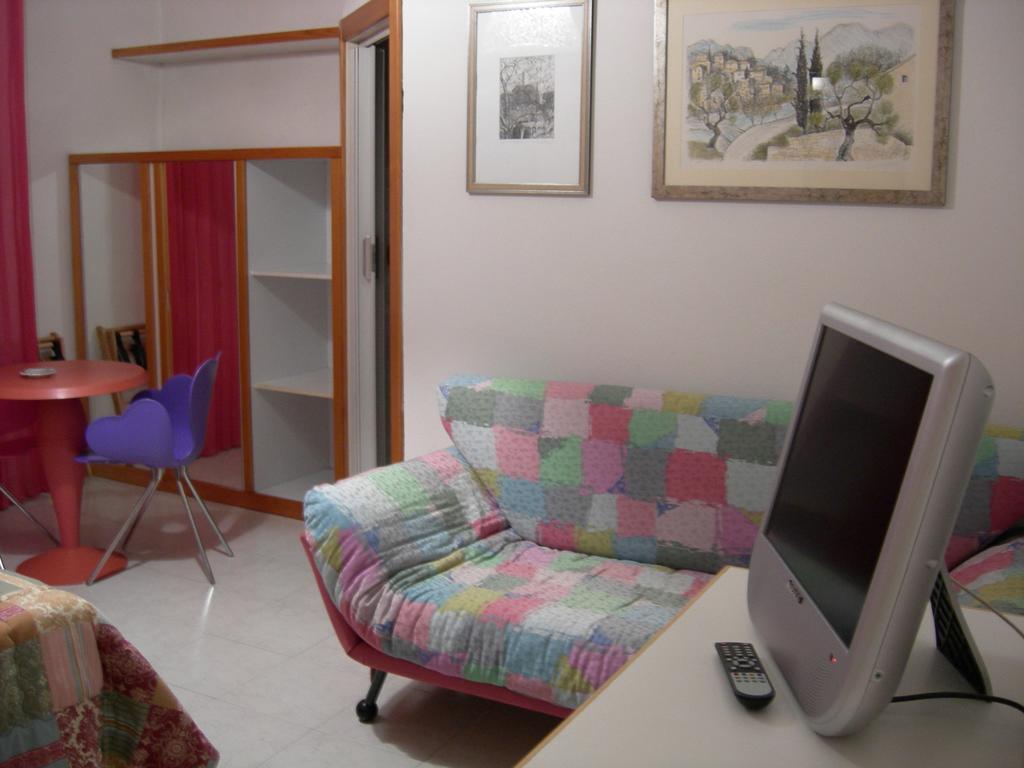 Hotel Il Falchetto Понтедера Экстерьер фото