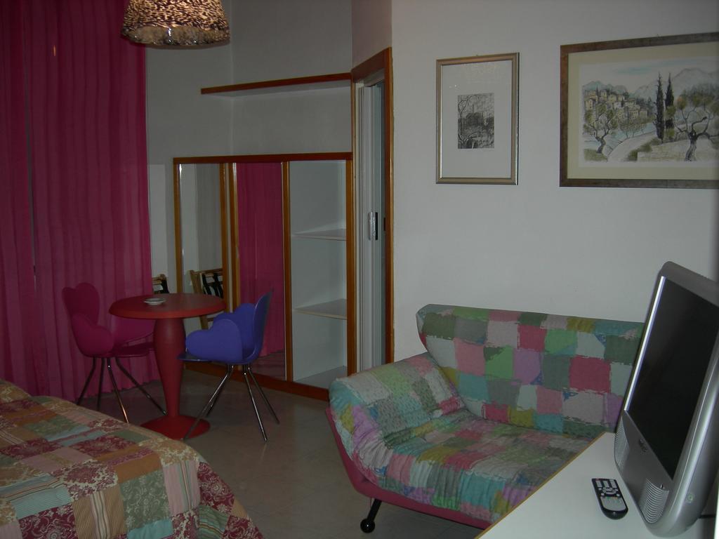 Hotel Il Falchetto Понтедера Экстерьер фото