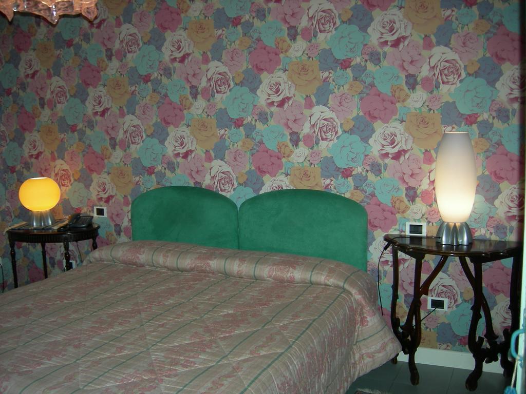 Hotel Il Falchetto Понтедера Экстерьер фото