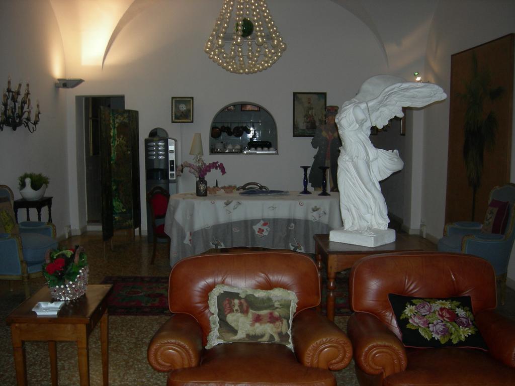 Hotel Il Falchetto Понтедера Экстерьер фото
