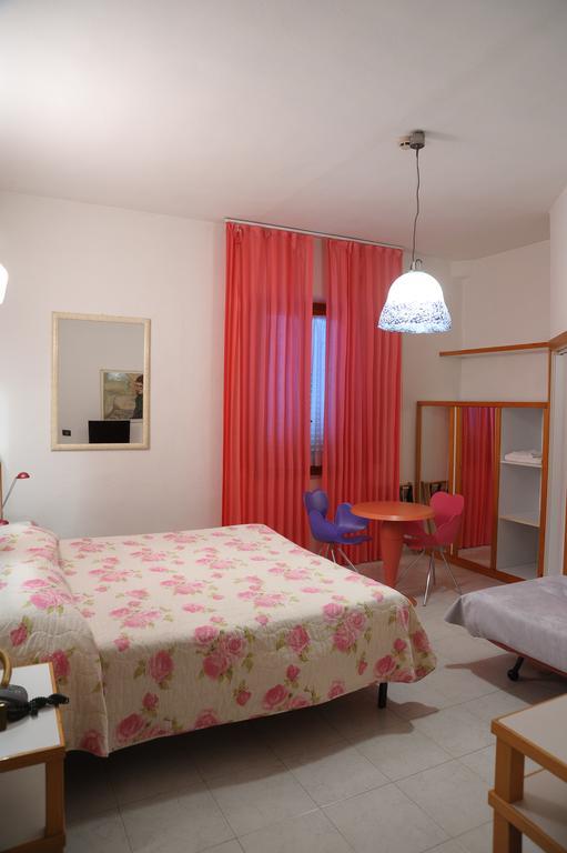 Hotel Il Falchetto Понтедера Экстерьер фото