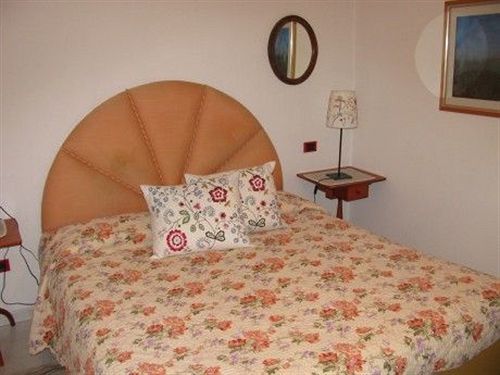 Hotel Il Falchetto Понтедера Экстерьер фото