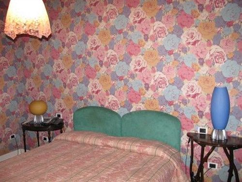Hotel Il Falchetto Понтедера Экстерьер фото