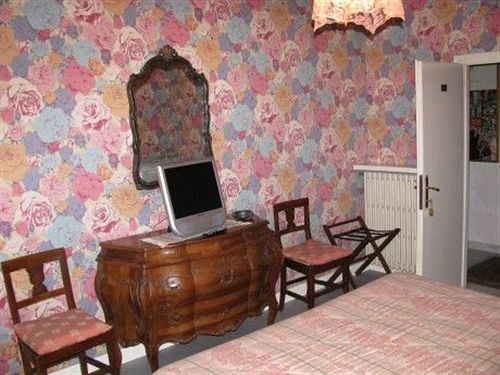 Hotel Il Falchetto Понтедера Экстерьер фото