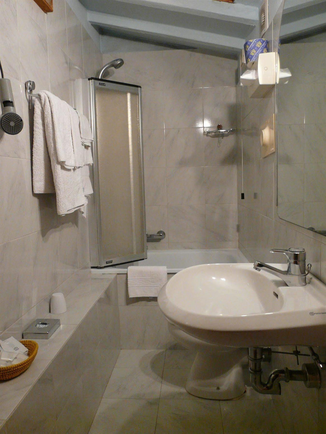 Hotel Il Falchetto Понтедера Экстерьер фото