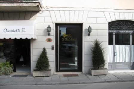 Hotel Il Falchetto Понтедера Экстерьер фото
